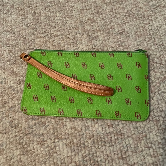 Dooney & Bourke wristlet - Picture 1 of 9